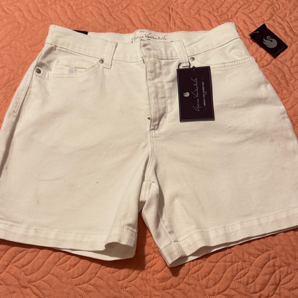 Gloria Vanderbilt Women's Cream High Waist Shorts size 6 Stretch Shorts NWT